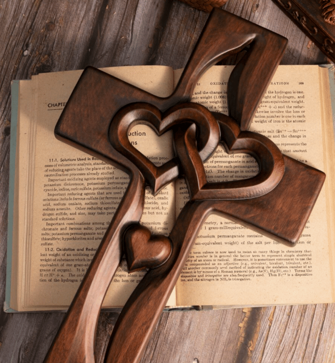 🔥Last Day Special Sale -❤️Intertwined Hearts Wooden Cross